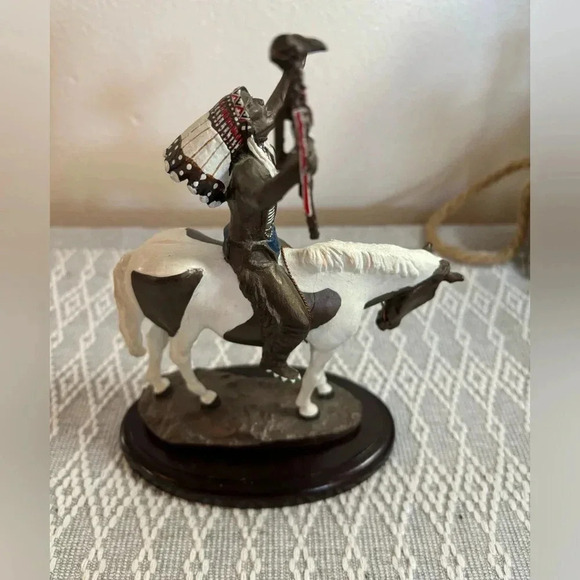 Deliverance Chuck Ren The Hamilton Collection, Bronze Statue 1993. Warrior. - Picture 1 of 9